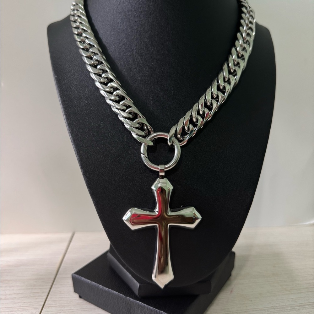 Chunky Silver Curb Chain Necklace with Cross Pendant 16inch - Picture 5 of 5